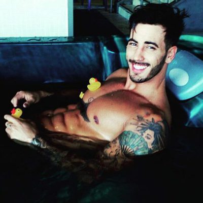 Iván González, concursante de 'Supervivientes 2017', en un jacuzzi