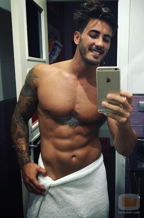Iván González, concursante de 'Supervivientes 2017', en toalla