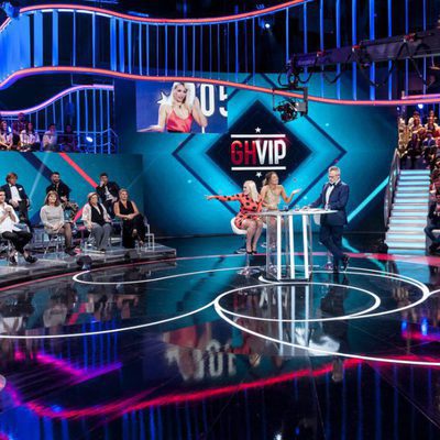 Daniela y Alyson, finalistas de 'GH VIP 5' en el plató durante la gala final