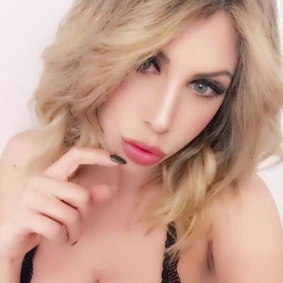 Paola Caruso (concursante de 'Supervivientes 2017') posa en sujetador