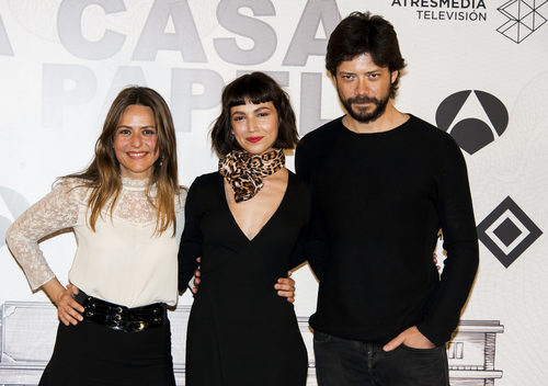 Úrsula Corberó, Itziar Ituño y Álvaro Morte en la rueda de prensa de 'La Casa de Papel'