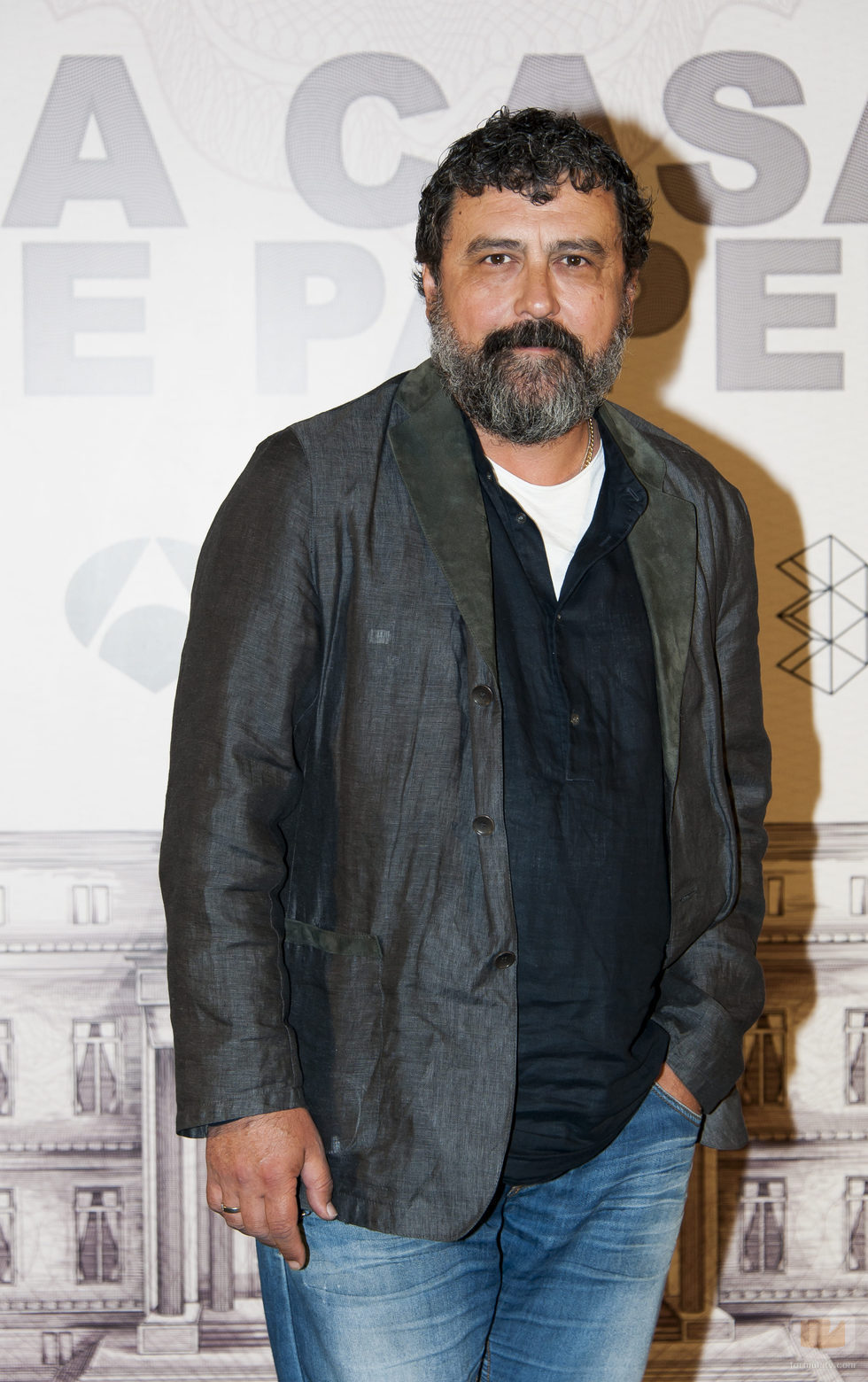 Paco Tous posa en la presentación de 'La Casa de Papel'