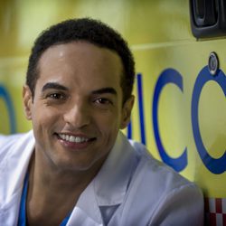 Amaury Reinoso es Álex Cabrera en 'Centro médico', serie de La 1