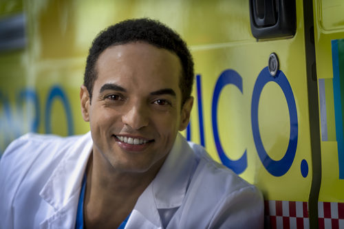 Amaury Reinoso es Álex Cabrera en 'Centro médico', serie de La 1