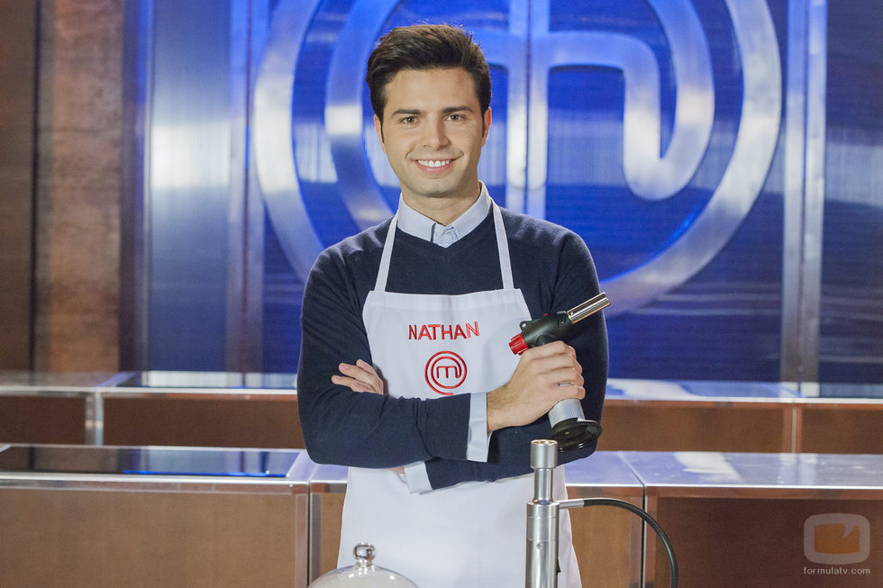 Nathan, aspirante a 'MasterChef 5', posa mientras elabora su plato