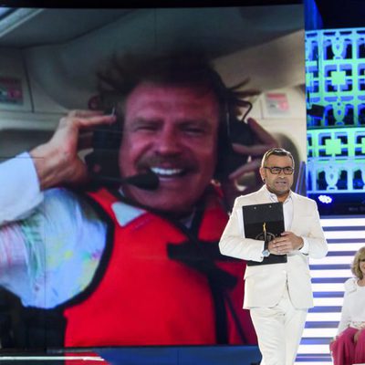 Jorge Javier Vázquez habla con Bigote Arrocet en la primera gala de 'Supervivientes 2017'