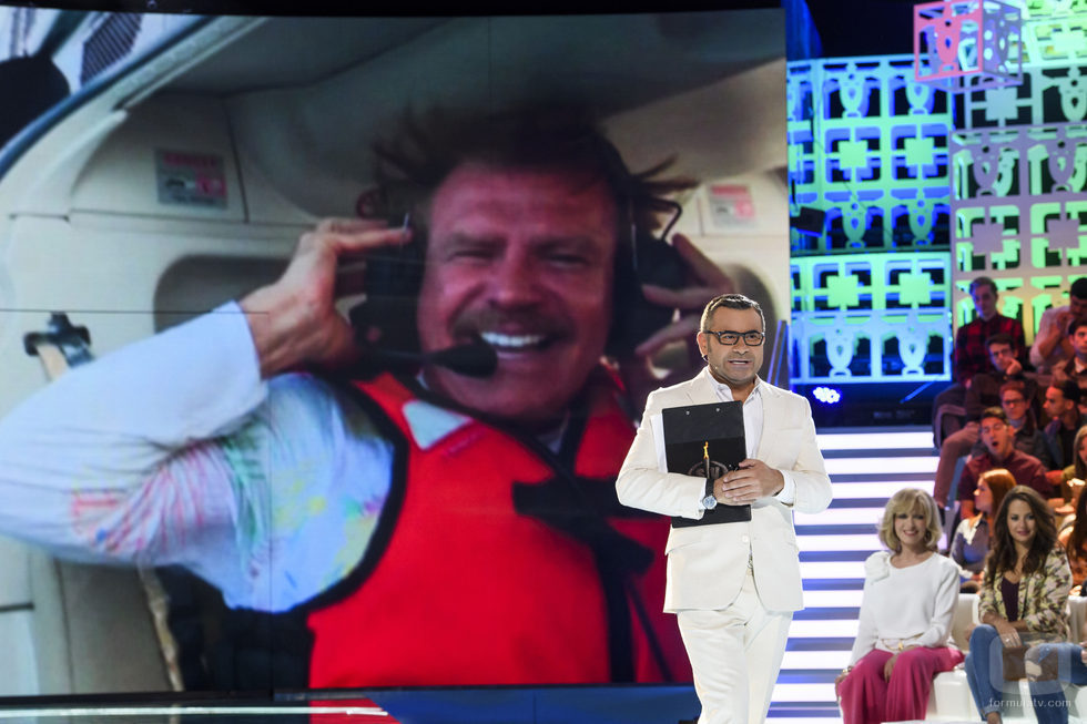 Jorge Javier Vázquez habla con Bigote Arrocet en la primera gala de 'Supervivientes 2017'