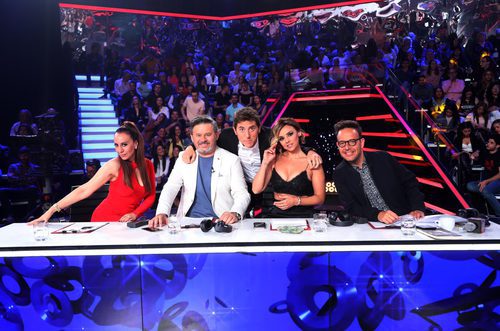 El jurado posa junto a Manel Fuentes en la sexta gala de 'Tu cara no me suena todavía'
