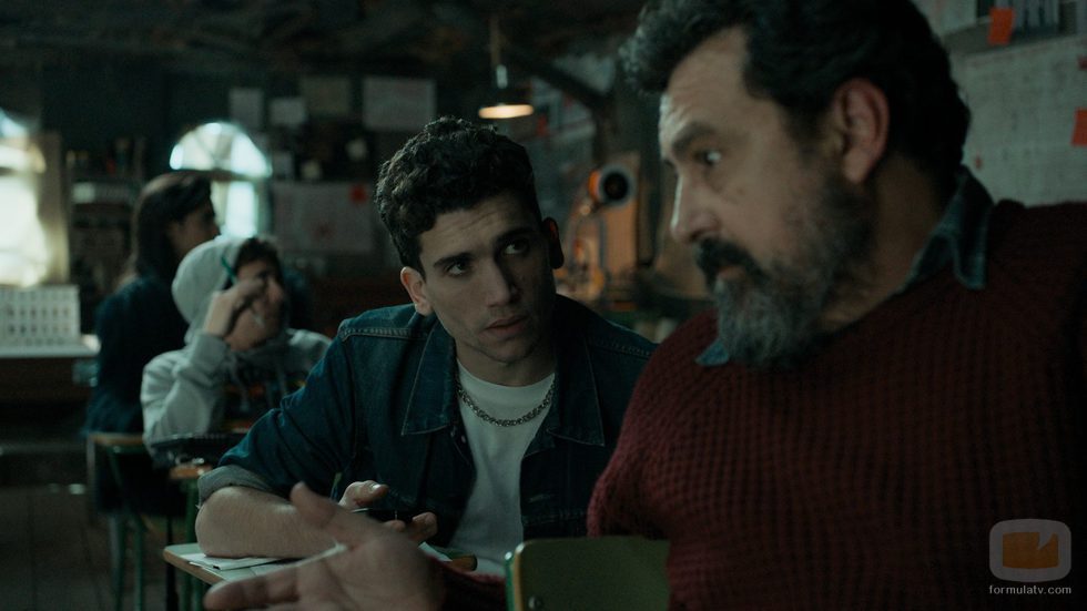 Jaime Lorente y Paco Tous en el 1x01 de 'La Casa de Papel'