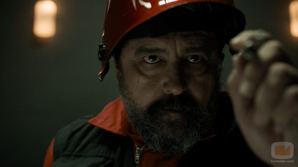 Paco Tous da vida a Moscú en el 1x01 de 'La Casa de Papel'