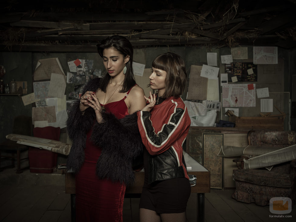 Úrsula Corberó y Alba Flores en 'La Casa de Papel'