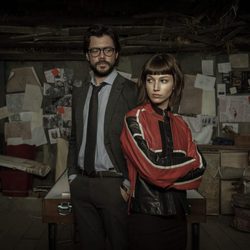 Álvaro Morte y Úrsula Corberó posan en las fotos promocionales de 'La Casa de Papel'