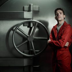 Jaime Lorente posa en las fotos promocionales de 'La Casa de Papel'