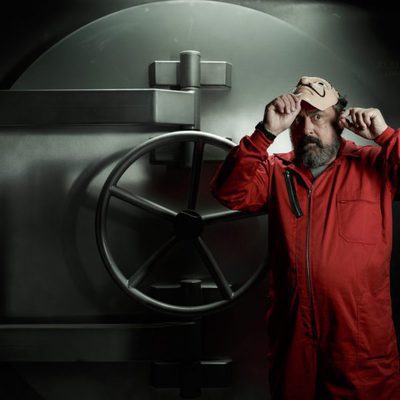 Paco Tous posa para las fotos promocionales de 'La Casa de Papel'