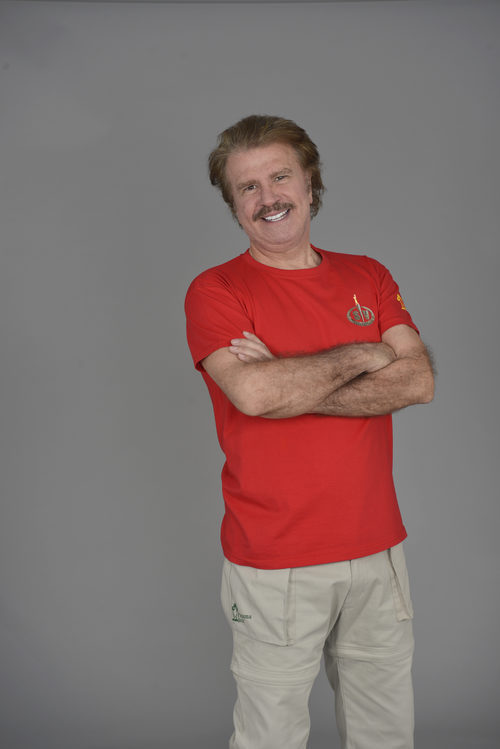 Bigote Arrocet posa en las fotos promocionales de 'Supervivientes 2017'
