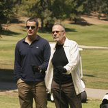 Balthazar Getty y Ron Rifkin en la serie 'Cinco hermanos'