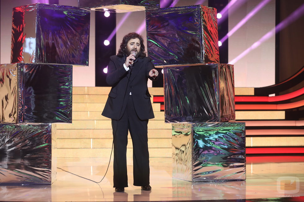 Manu Rodríguez es Camilo Sexto en la séptima gala de 'Tu cara no me suena todavía'