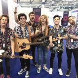 Manel Navarro junto a su banda antes de ensayar por primera vez