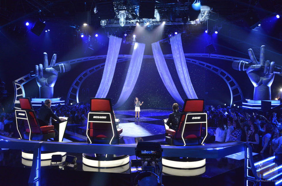 Esperanza, miembro del equipo de David Bisbal, canta en la final de 'La Voz Kids'