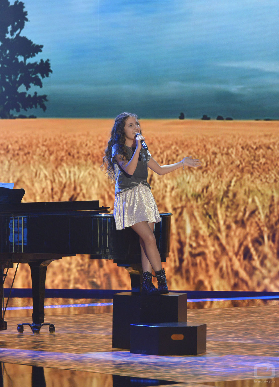 Esperanza cantando en la final de 'La Voz Kids'