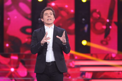 Manel Fuentes presentando la gala 8 de 'Tu cara no me suena todavía'