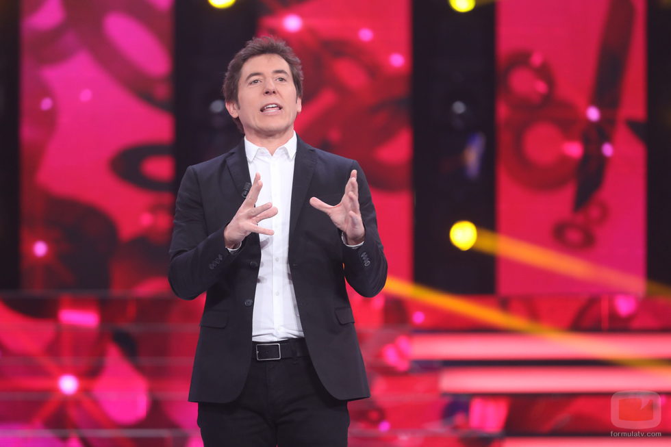 Manel Fuentes presentando la gala 8 de 'Tu cara no me suena todavía'