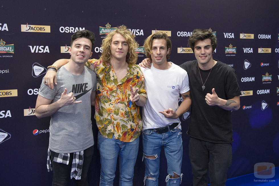 Manel y sus compañeros en Kiev