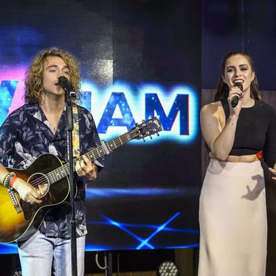 Manel Navarro y Lucie Jones, juntos en el Euroclub de Kiev