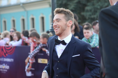 Nathan Trent en la red carpet del Festival de Eurovisión 2017