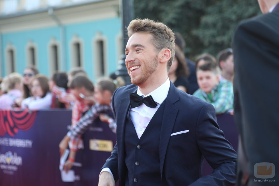 Nathan Trent en la red carpet del Festival de Eurovisión 2017
