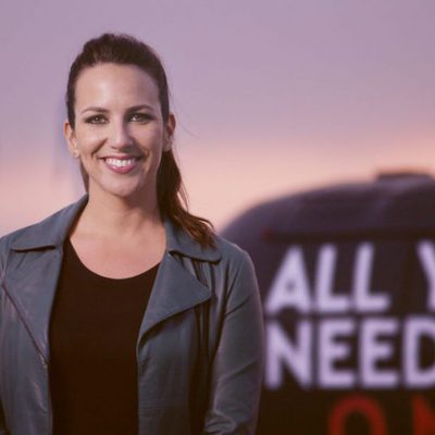 Irene Junquera con la caravana del amor de 'All you need is love... o no'
