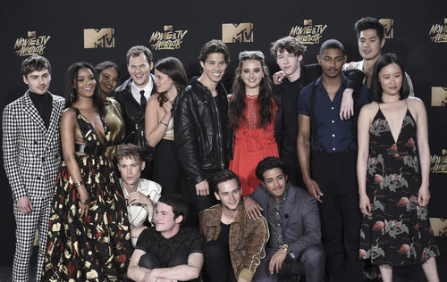 El equipo de 'Por 13 razones', en la gala MTV Movie & TV Awards 2017