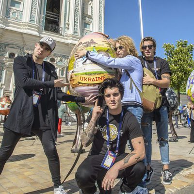Manel y su banda en Kiev durante el Festival de Eurovisión 2017