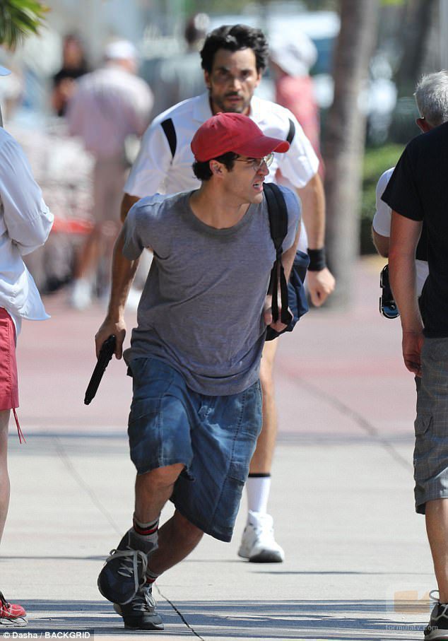 Darren Criss rodando  'The Assassination of Gianni Versace: American Crime Story'
