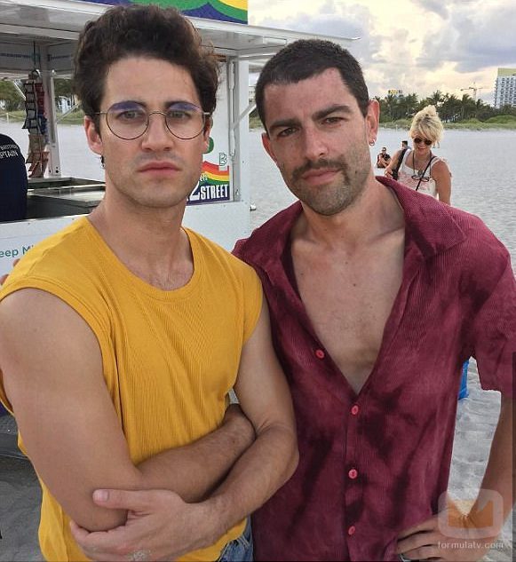 Darren Criss y Max Greenfield en 'The Assassination of Gianni Versace: American Crime Story'