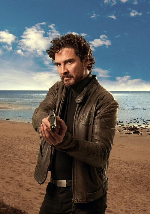 José Manuel Seda sujetando una pistola en 'Perdóname Señor'