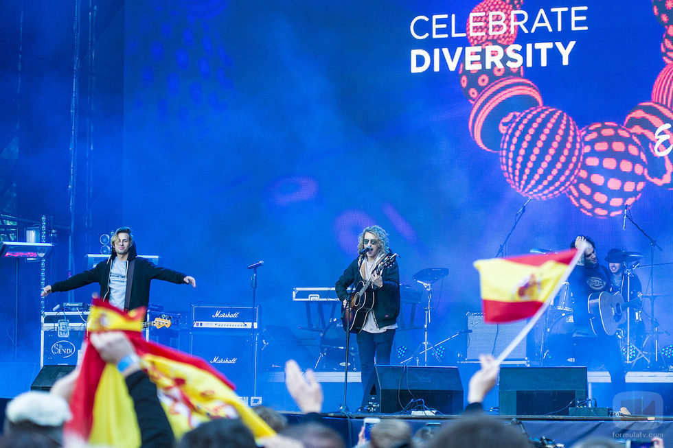 Manel Navarro actúa en el Eurovillage en el Festival de Eurovisión 2017