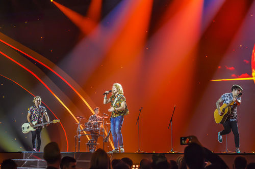 Manel Navarro y su banda en el ensayo general de Eurovisión 2017