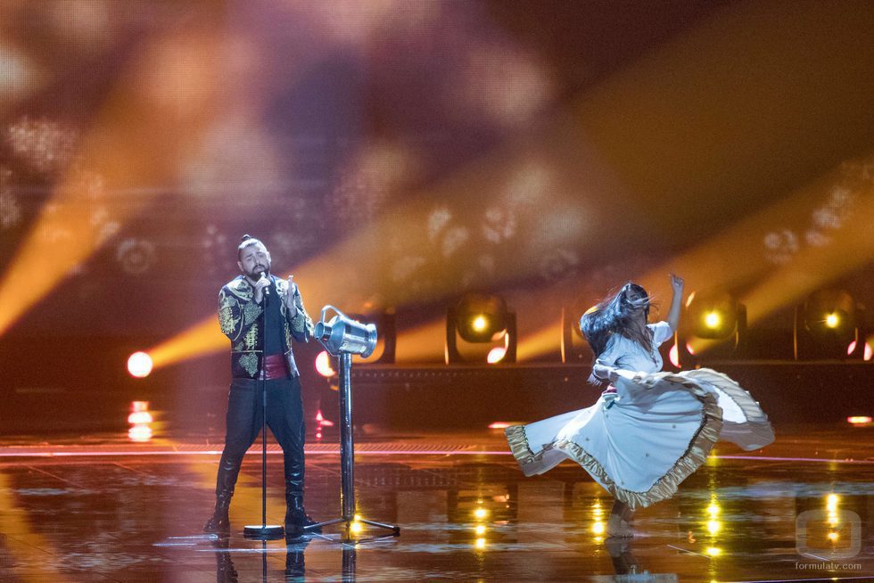 Joci Papai (Hungría) en la Final de Eurovisión 2017
