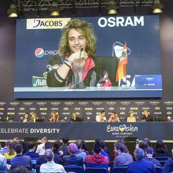 Manel Navarro en la rueda de prensa del Big Five del Festival de Eurovisión 2017