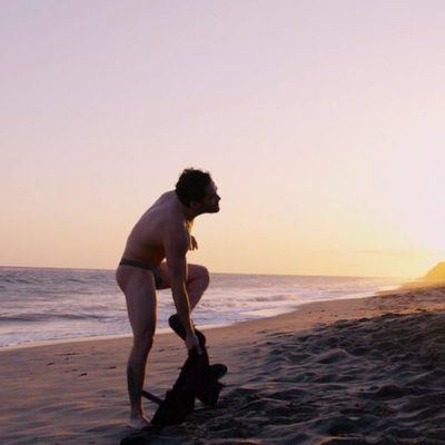 Alfonso Herrera en tanga en una secuencia de 'Sense8'