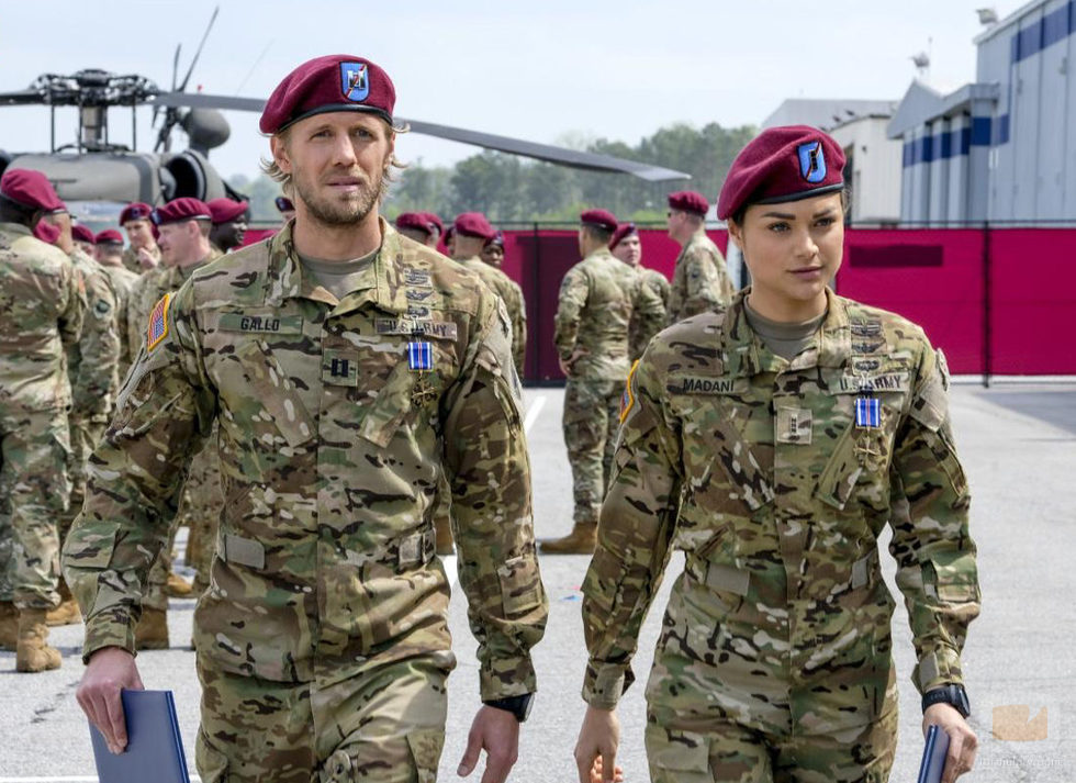 Matt Barr y Christina Ochoa, en 'Valor'