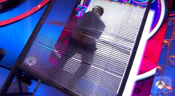 Àngel Llàcer enseña el culo en 'Tu cara no me suena todavía'