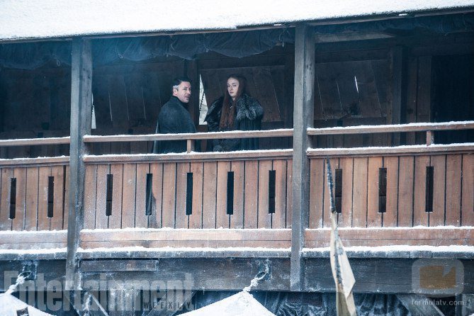 Littlefinger (Aidan Gillen) ySansa Stark (Sophie Turner) en la séptima temporada de 'Juego de Tronos'