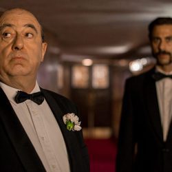 Alfred Hitchcock (José Ángel Egido) y Pacino (Hugo Silva) en el 'El Ministerio del Tiempo'