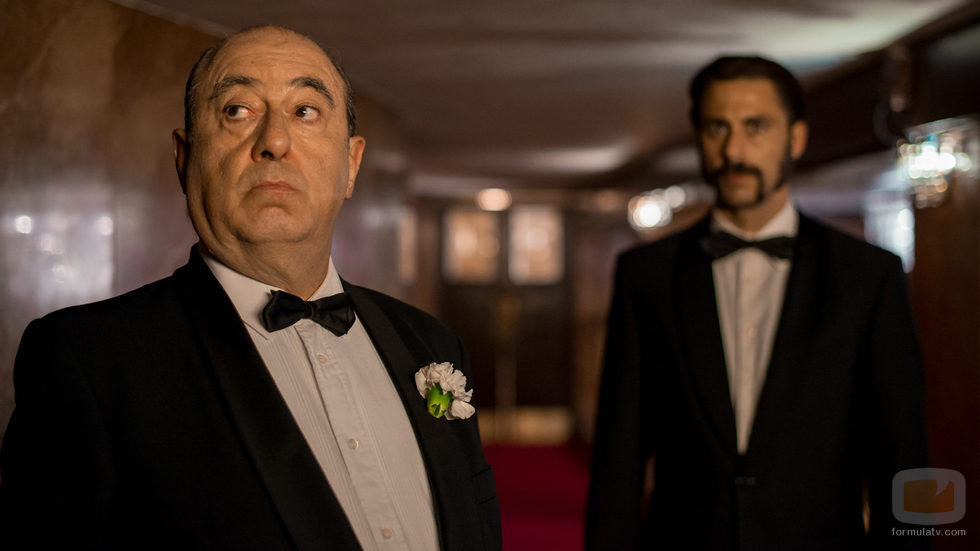 Alfred Hitchcock (José Ángel Egido) y Pacino (Hugo Silva) en el 'El Ministerio del Tiempo'