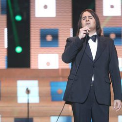 Manu Rodríguez es Nino Bravo en la semifinal de 'Tu cara no me suena todavía'