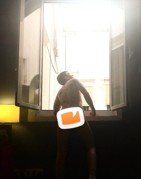 Víctor Palmero, desnudo integral, enseña el culo en Instagram