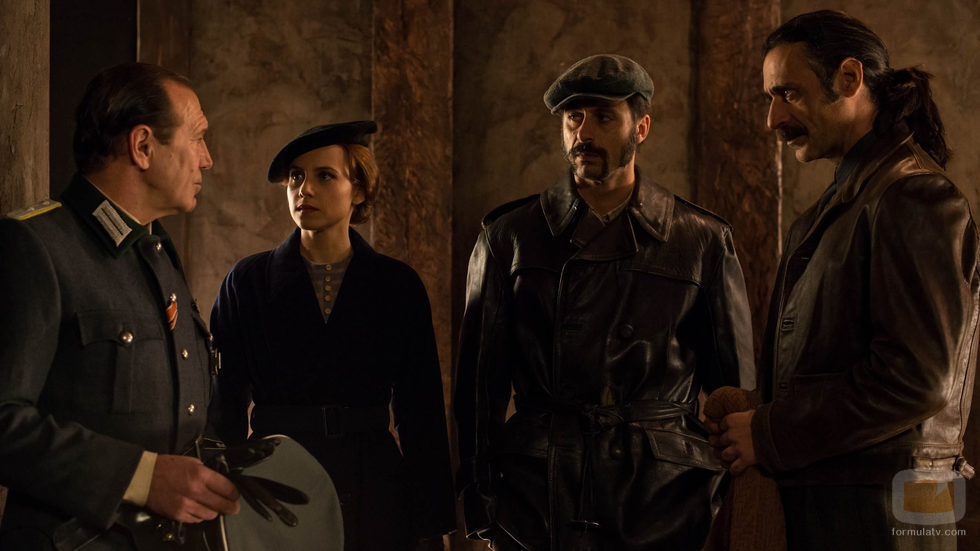 Parte de la patrulla en el capítulo "Tiempo de espías" de 'El Ministerio del Tiempo'