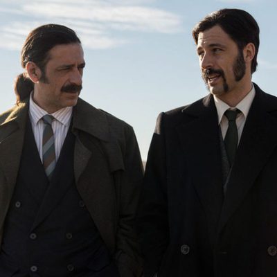 Nacho Fresneda y Hugo Silva en "Tiempo de espías" de 'El Ministerio del Tiempo'